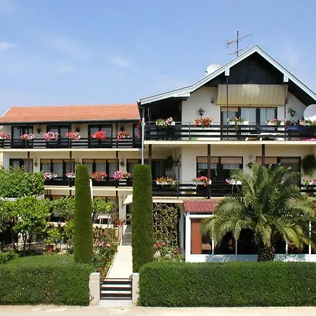 In With Balcony, Air Conditioning, Wi-fi Guest house